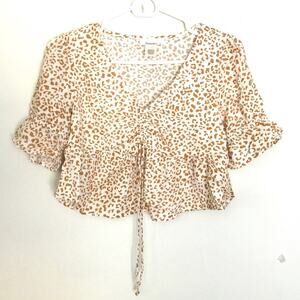 Urban romantics Crop Top Short Sleeve Animal print V-neck Sz Small